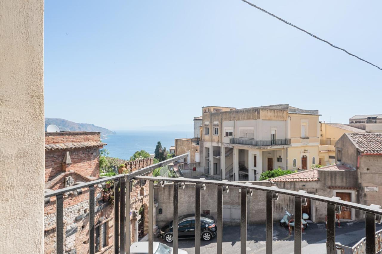 Cozy Apartment Near The Historic Center Taormina Exterior photo